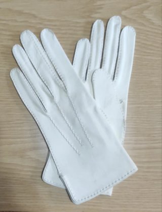 Guantes de vestir de piel de cabritilla blancos