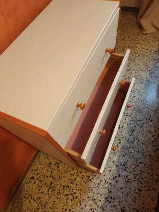 Cajonera blanca y dorado
