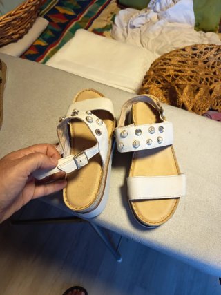 Sandalias Pitillos Blancas y Plateadas