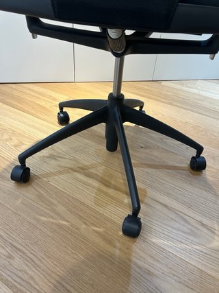 Silla de oficina giratoria negra