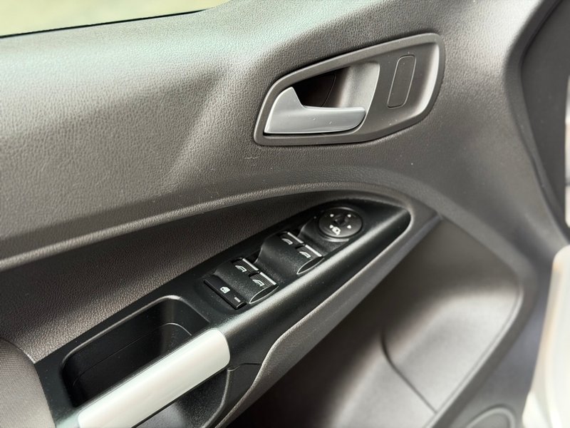 Ford Tourneo Connect 2017, foto 11