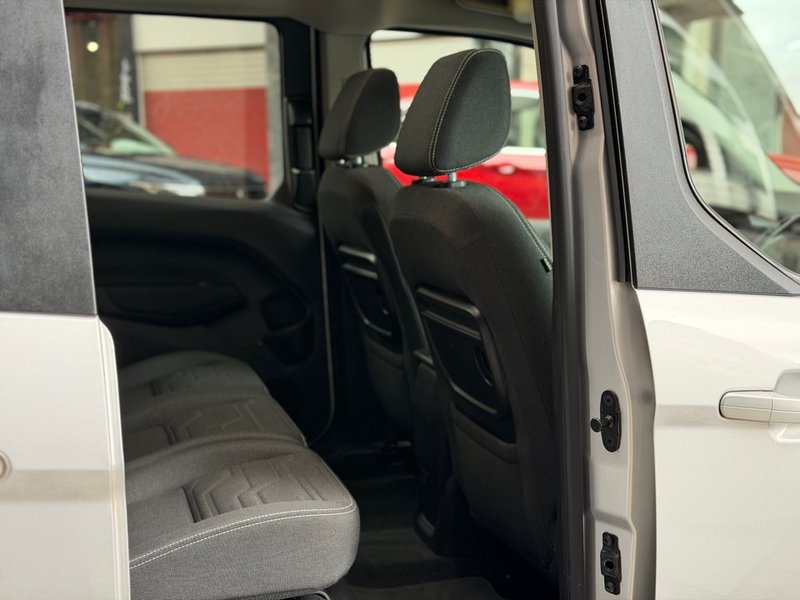 Ford Tourneo Connect 2017, foto 30