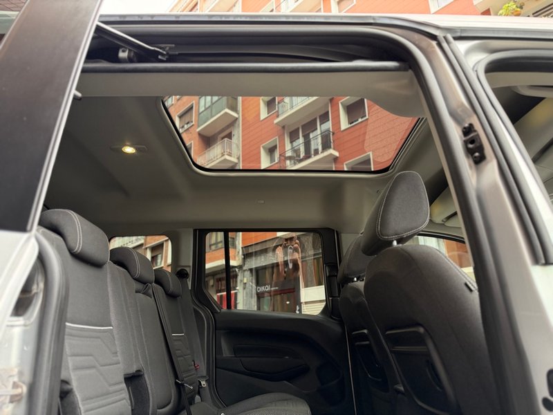 Ford Tourneo Connect 2017, foto 31