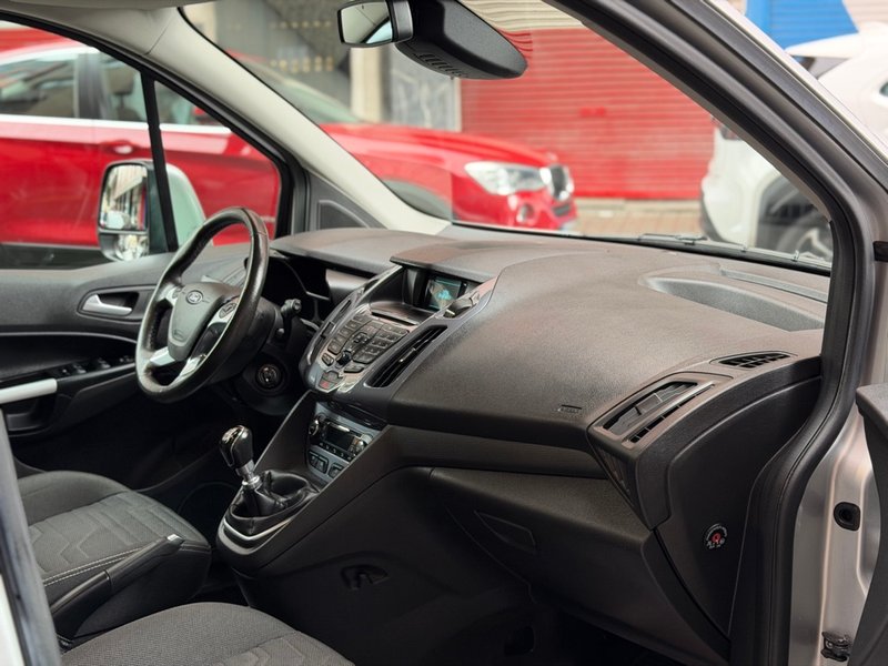 Ford Tourneo Connect 2017, foto 15