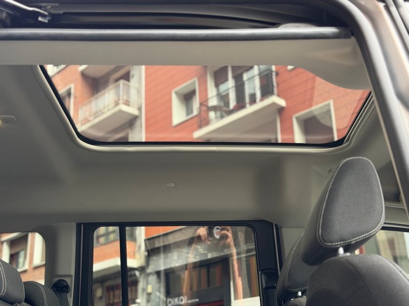 Ford Tourneo Connect 2017, foto 32