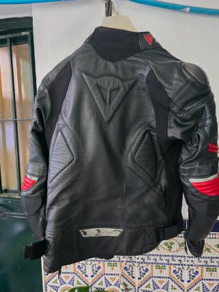Chaqueta Dainese Moto Deportiva Negra Roja