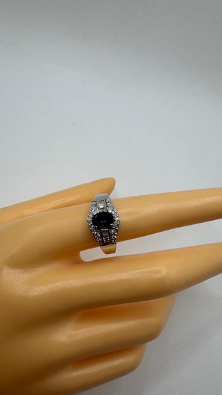 Anillo de oro 18 kt con zafiro y diamantes