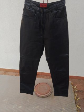 Pantalón de cuero mujer