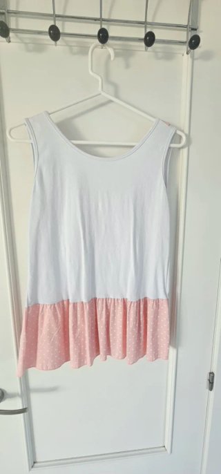 Camiseta sin mangas con volantes