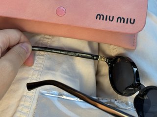 Gafas de sol Miu Miu negras
