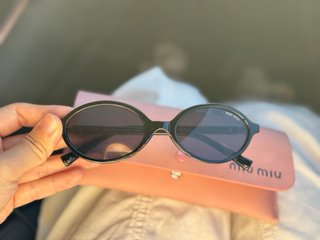 Gafas de sol Miu Miu negras