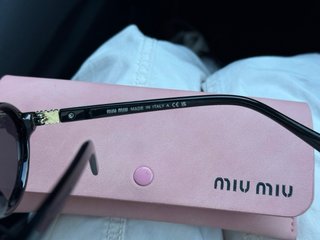 Gafas de sol Miu Miu negras