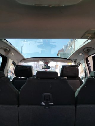 Peugeot 5008 2011