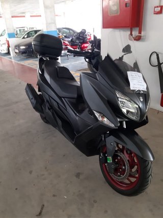 Suzuki Burgman 400cc Maxi Scooter Negra
