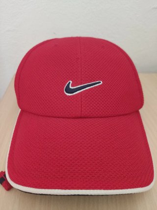 Gorra Nike Roja ajustable