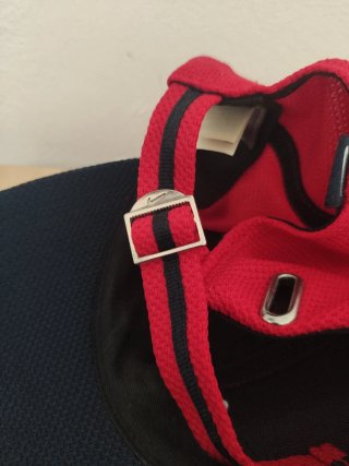 Gorra Nike Roja ajustable