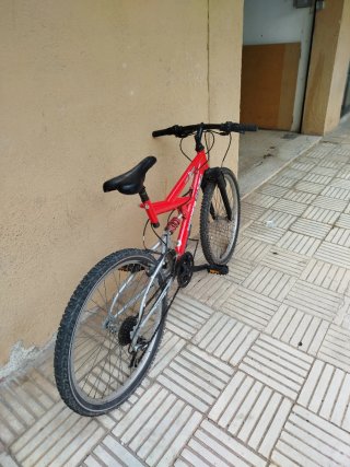 Bicicleta de Montaña Roja AirForce
