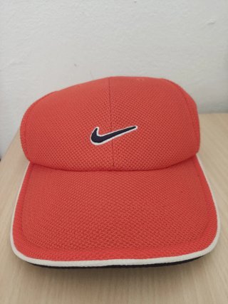 Gorra Nike Naranja con Logo Swoosh