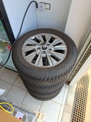 Llantas de aleación con neumáticos