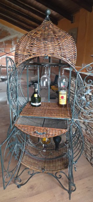 Mueble Bar Botellero Forja y Mimbre