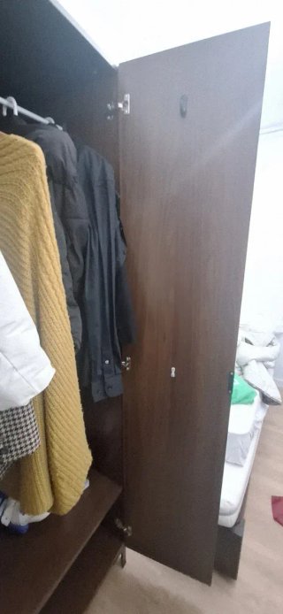 Armario madera con puerta espejo