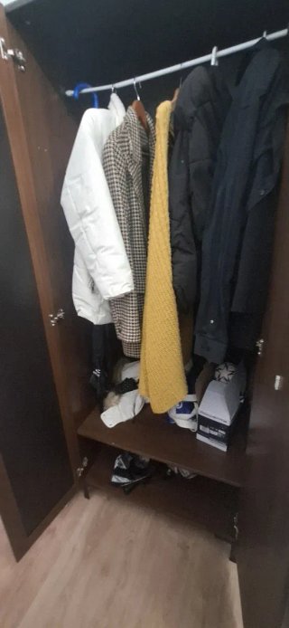 Armario madera con puerta espejo