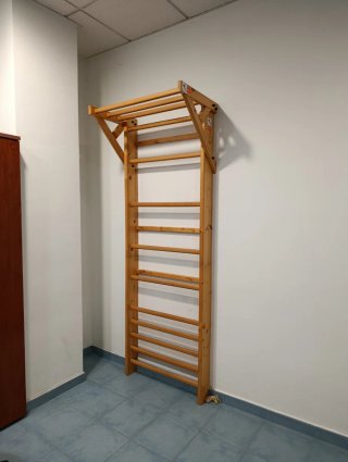 Espaldera de madera para gimnasio o fisioterapia