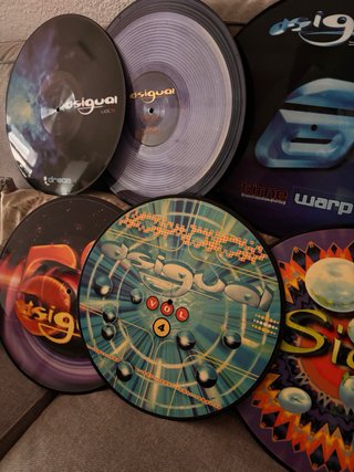 Vinilos de la discoteca Dsigual.