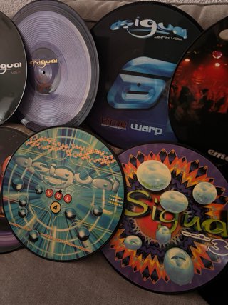 Vinilos de la discoteca Dsigual.