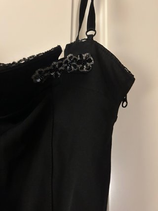 Tubino nero con dettagli