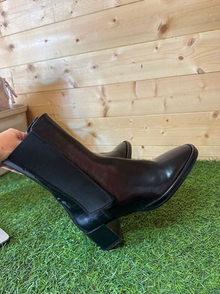 Botín Chelsea Charol Massimo Dutti T.36