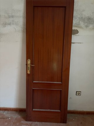 Puerta de madera interior