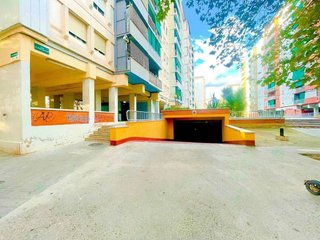 Garaje en venta en Centre - Cordelles en Cerdanyola del Vallès