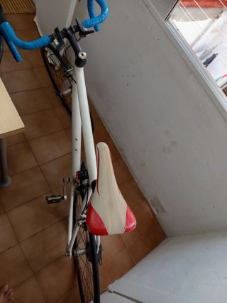 Bicicleta de carretera blanca Cuadro 61 Con candad