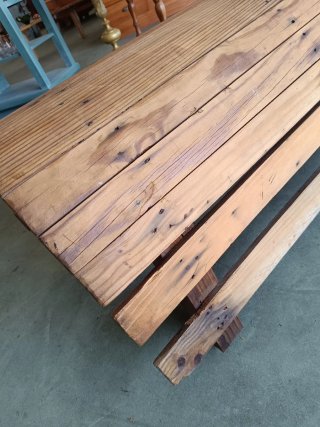 Banco rústico de madera