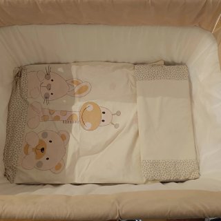 Minicuna bebé con peluches