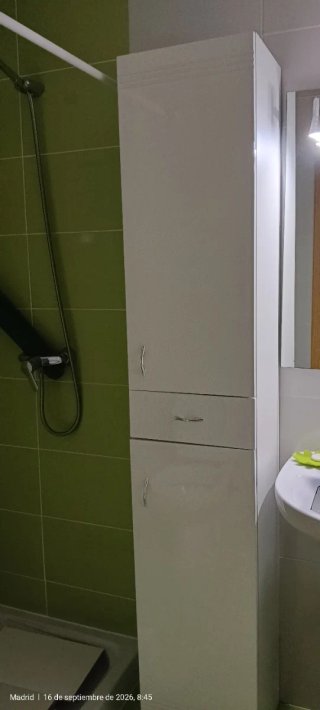 Armario de baño blanco