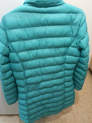 Plumífero azul turquesa