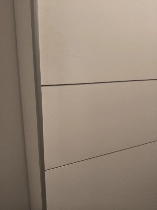 Armario blanco y gris
