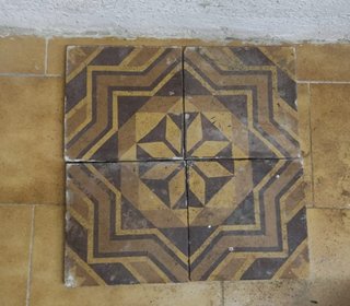 Baldosa Mosaico Hidráulico, incrustada, y barro