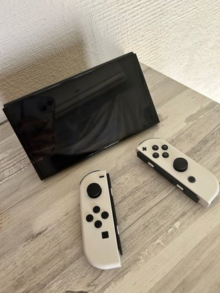 Nintendo Switch OLED + 2 Juegos + Accesorios
