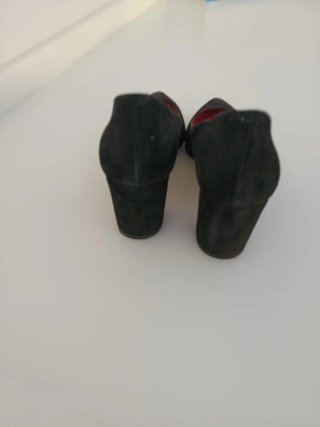 Zapatos de ante negros tacón
