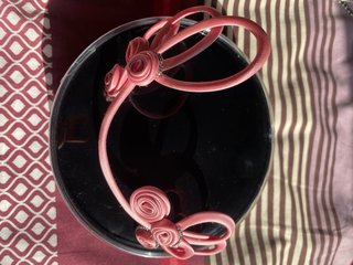 Tocado rosa celebraciones hecho a mano