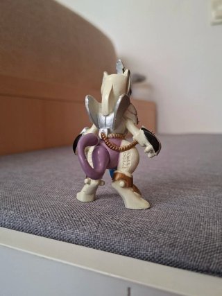 Armored Mewtwo - Figura Pokémon