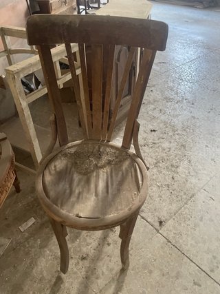 Lote 9 Sillas Thonet Antiguas a Restaurar