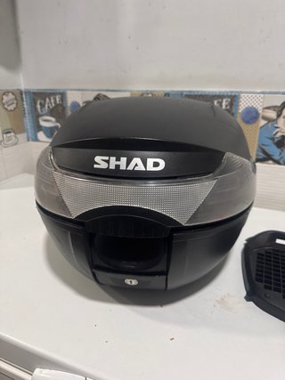 Baúl Shad Moto con Parrilla