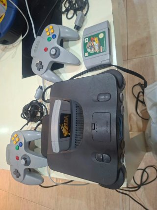 Nintendo 64 con 2 mandos y juegos
