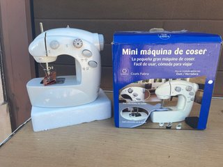 Mini máquina de coser Coats Fabra