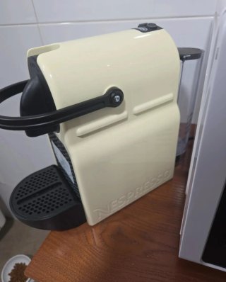 Cafetera Nespresso Inissia + cápsulas
