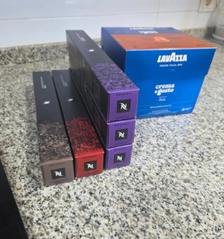 Cafetera Nespresso Inissia + cápsulas